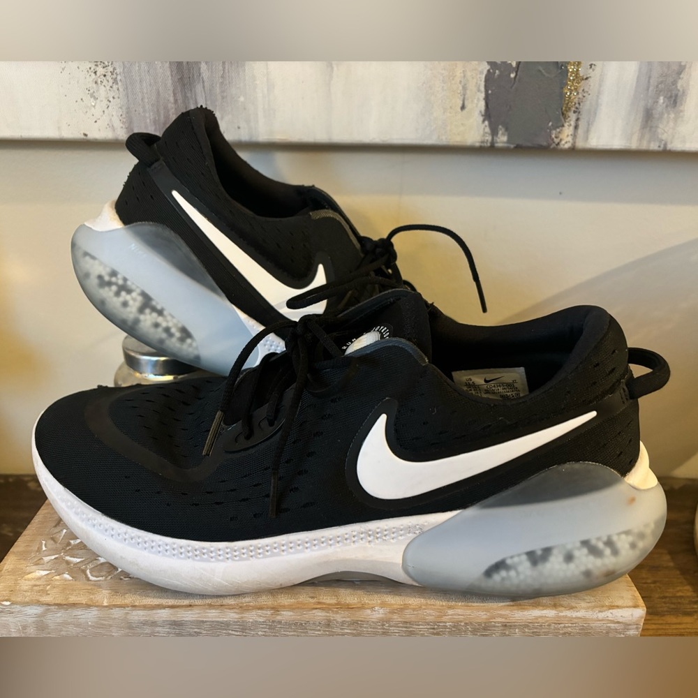 NIKE | Black and White Running Sneakers Size 11.5